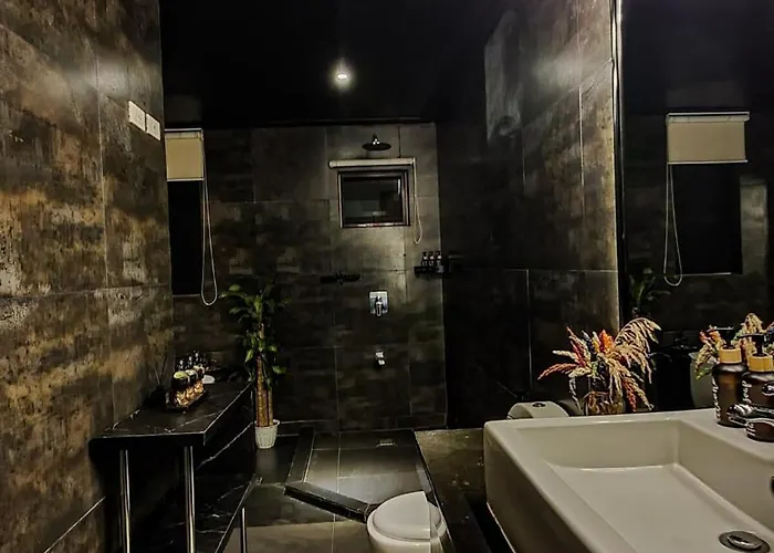 Makati Royale Luxury 4-bedroom *