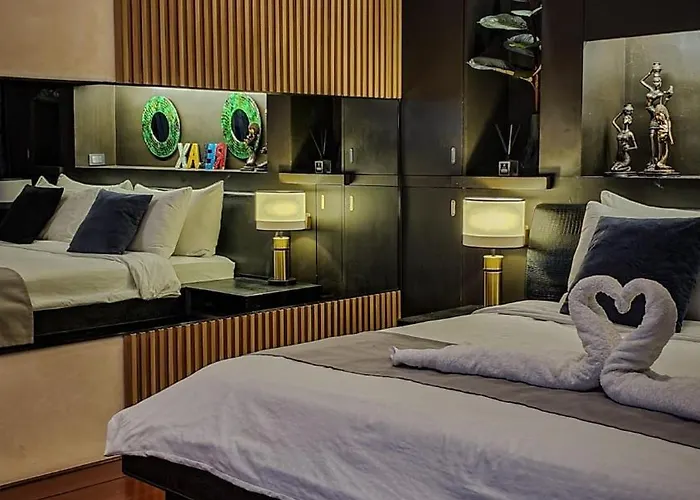 Makati Royale Luxury 4-bedroom Holiday home