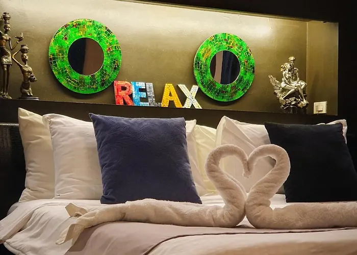 Makati Royale Luxury 4-bedroom Holiday home *