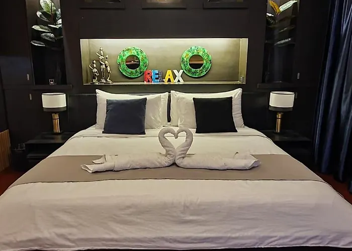 Makati Royale Luxury 4-bedroom Holiday home *