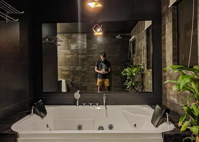 Makati Royale Luxury 4-bedroom * Manila