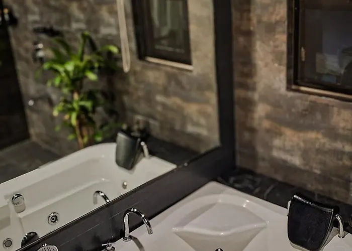 Makati Royale Luxury 4-bedroom * Manila