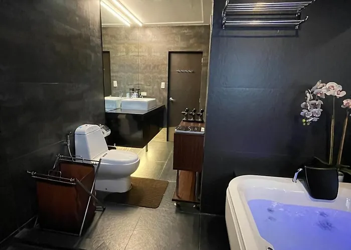 Makati Royale Luxury 4-bedroom * Manila